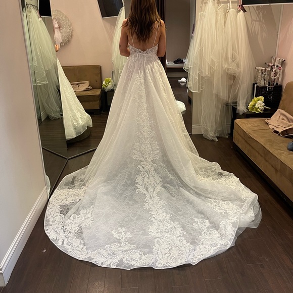 BRAND NEW Calla Blanche wedding gown. - Picture 5 of 10